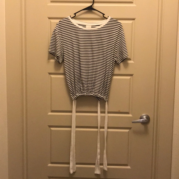 Striped, light-weight tee with flirty drawstrings - Picture 3 of 5